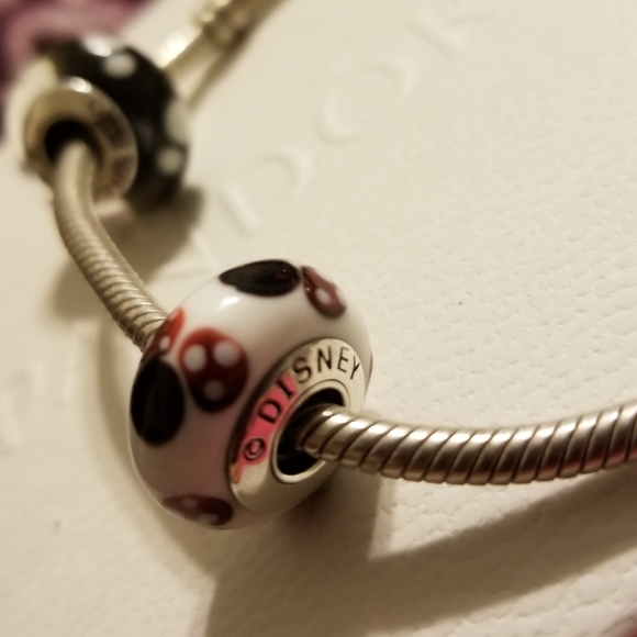 PANDORA DISNEY MINNIE MOUSE RED WHT BLK GLASS - Picture 2 of 4